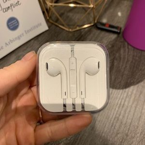Apple earphones